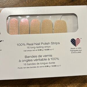 Color street nails pop the bubbly